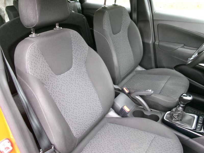 Opel Crossland X (2020) 1,2 PT MAN ČR 1.MAJ - fotka 16 z 26