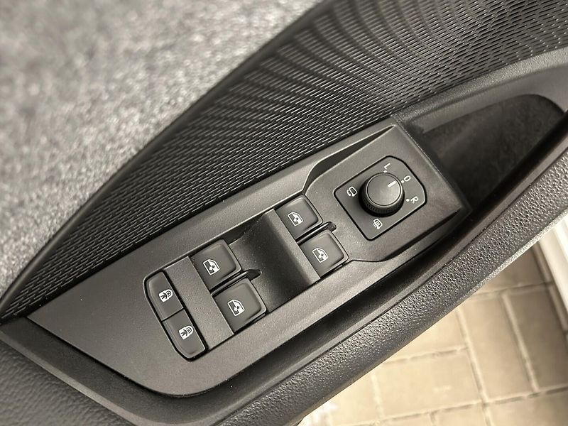 Škoda Octavia 1.5 TSI Top selection - fotka 7 z 26