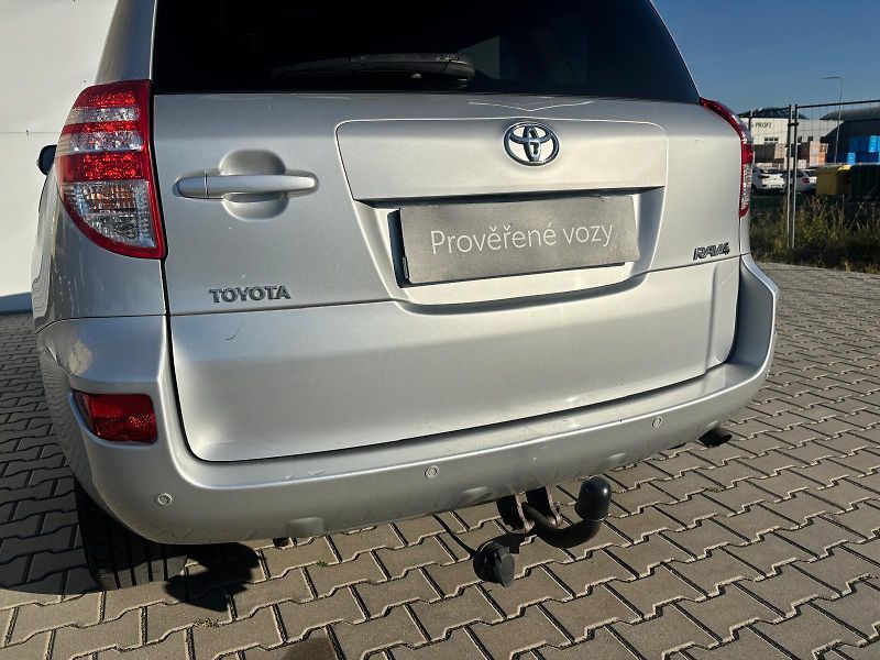 Toyota RAV4 2.2 D-4D 4x4 110kW - fotka 27 z 27