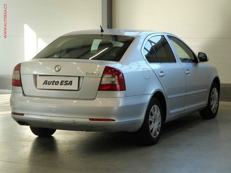 Škoda Octavia (2009) 1.9TDi, ČR, AC - fotka 4 z 20