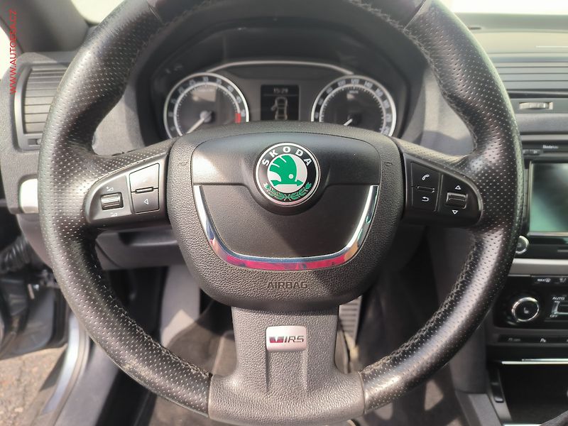 Škoda Octavia (2010) 2.0 TDi, Xenon, navi - fotka 15 z 20
