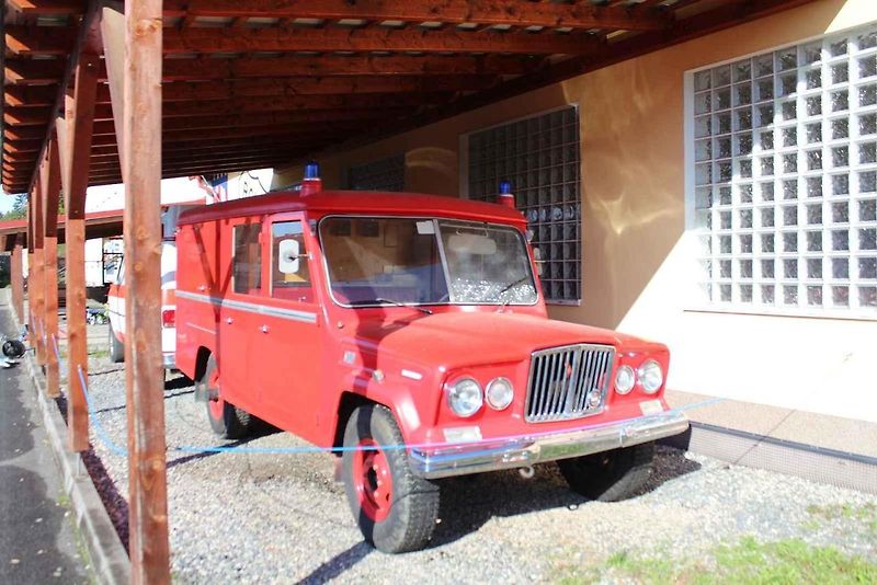 Příď vozu Cadillac Fleetwood Series 60 z roku 1947.