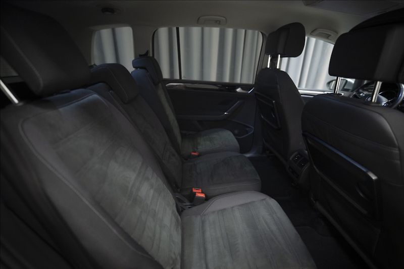Volkswagen Touran 2,0 TDI MASÁŽ KAMERA VÝHŘEV ČR - fotka 11 z 39