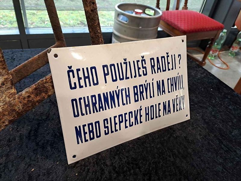 Petr Kenny Burian stojí za kuriózní výstavou legendárních československých motocyklů Jawa a ČZ.