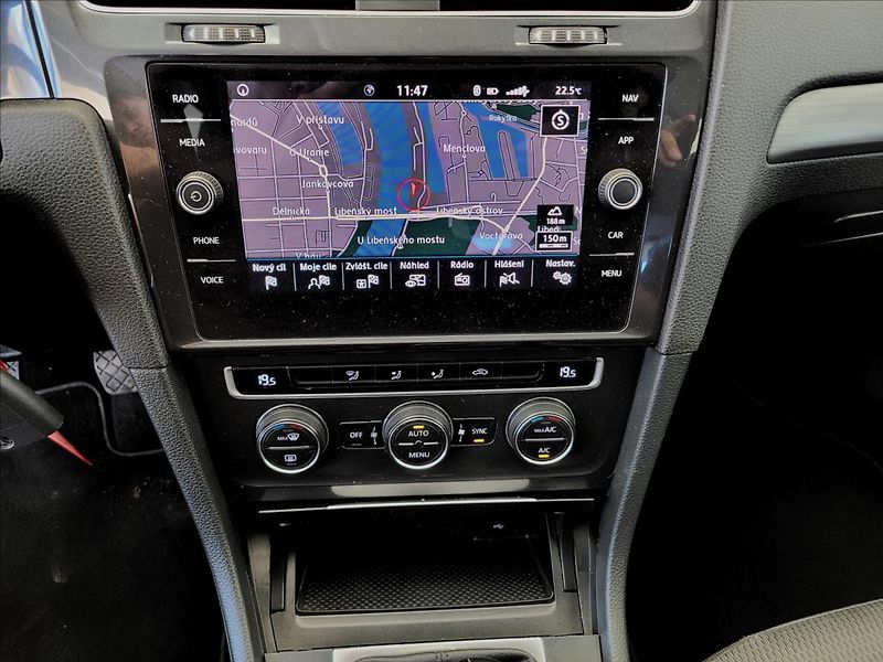 Volkswagen Golf 1,0 TSI,navi,digiklima,acc,alu - fotka 25 z 50