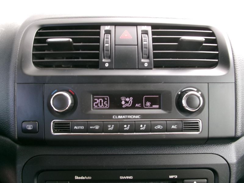 Škoda Fabia (2011) 1,2TSi ELEGANCE AC ALU VÝHŘEV - fotka 24 z 27