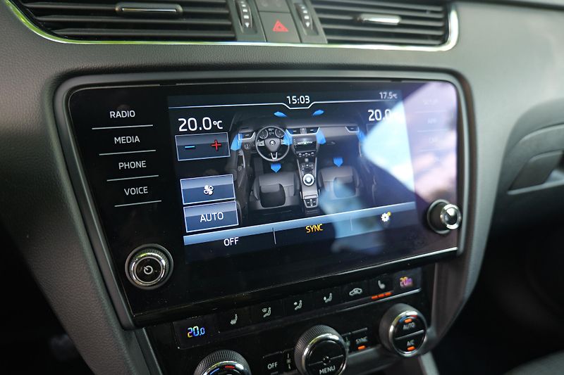Škoda Octavia 1.4 TSI 110 kW Tažné CarPlay - fotka 27 z 31