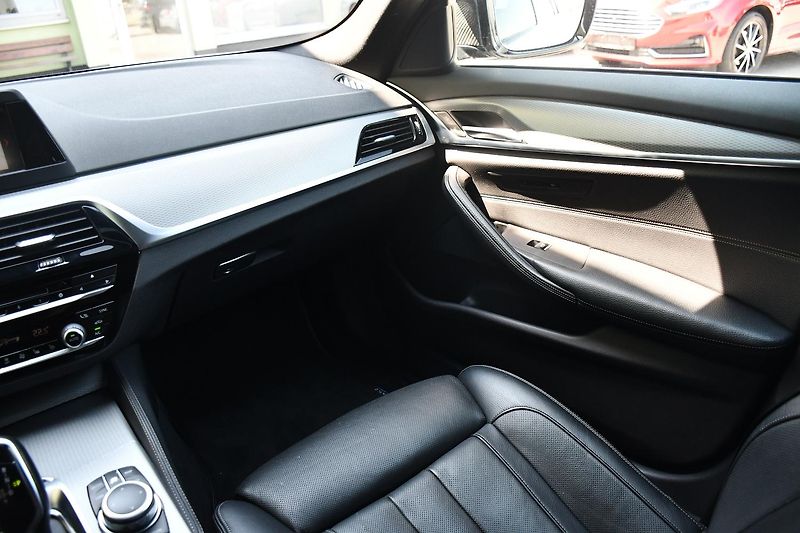BMW Řada 5 530D M-SPORT 2xKOLA  - fotka 25 z 53