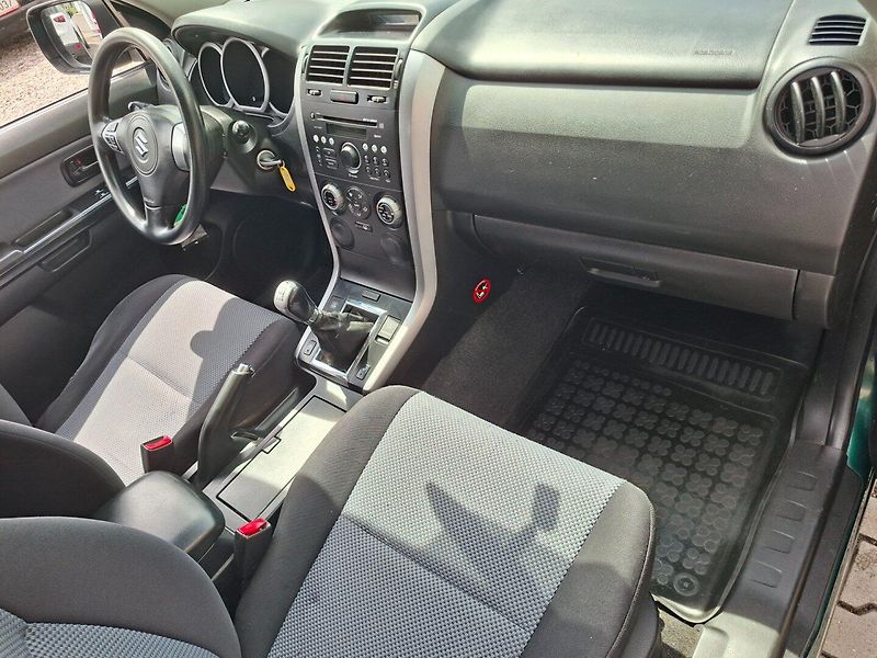 Suzuki Grand Vitara (2008) 1.6i 78kW 4x4 -T.ZAŘ-4 MÍSTNÉ - fotka 10 z 27