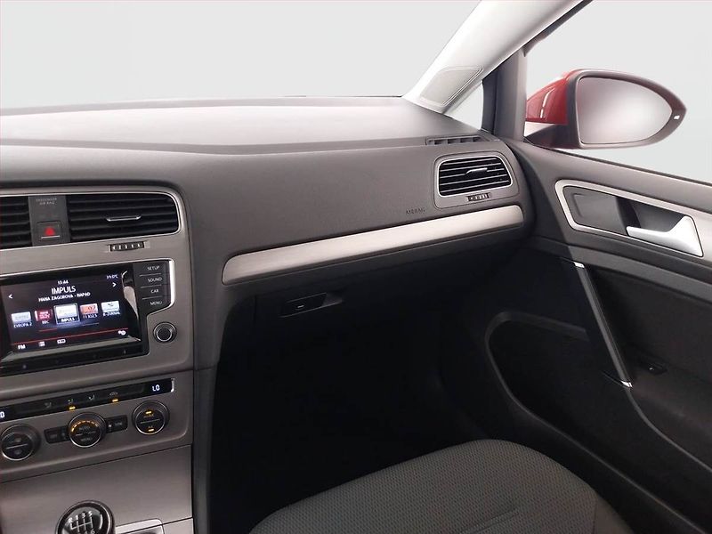 Volkswagen Golf (2015) 1.2 TSI, Serv.kniha, Tempomat - fotka 8 z 20