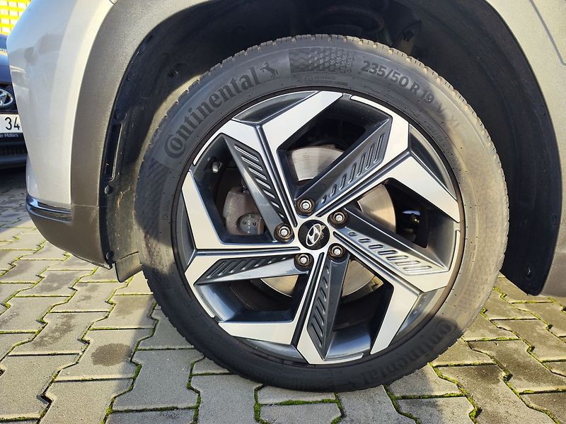 Hyundai Tucson 1.6T-GDI/132kW STL PRM DCT 4x4 - fotka 42 z 42