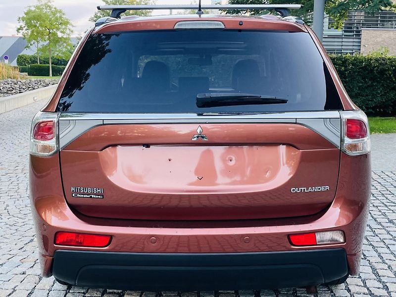 Mitsubishi Outlander 2.2D 4x4 7MÍST KAMERA SERVISKA - fotka 15 z 47
