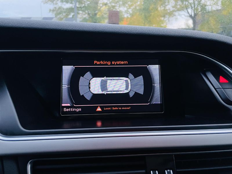 Audi A4 2.0TDI MANUÁL SENZORY NAVI - fotka 39 z 44