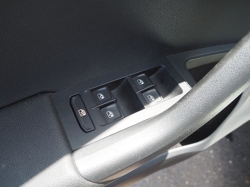 Škoda Octavia (2017) 1.6 TDI Ambiente, Navi - fotka 20 z 35