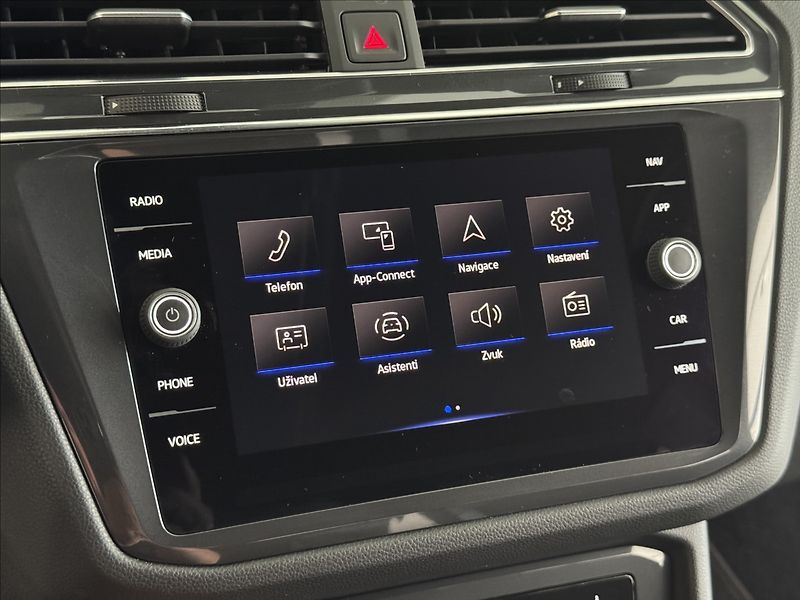 Volkswagen Tiguan Allspace 2,0 TDi  DSG 4x4 R-Line Matrix - fotka 29 z 45