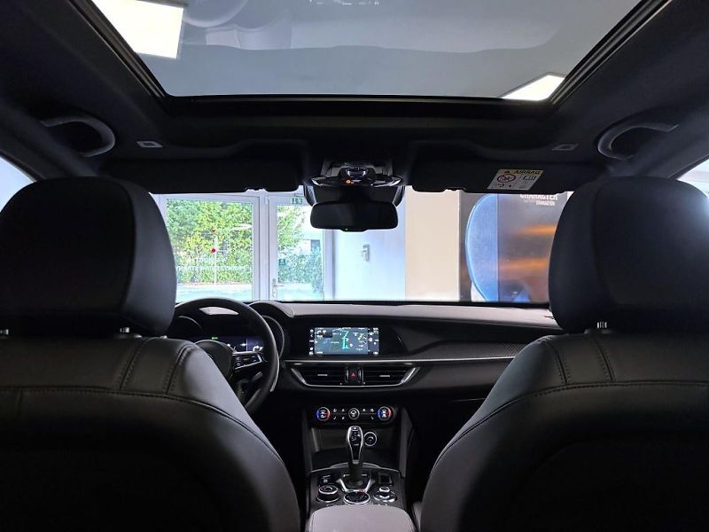Alfa Romeo Stelvio (2026) 2.9 V6 BiTurbo 520k QV Carbon - fotka 22 z 25