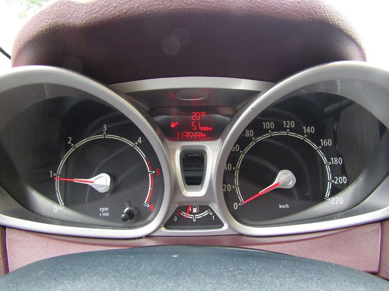 Ford Fiesta (2009) 1.6 TDCi 66kW - fotka 27 z 34