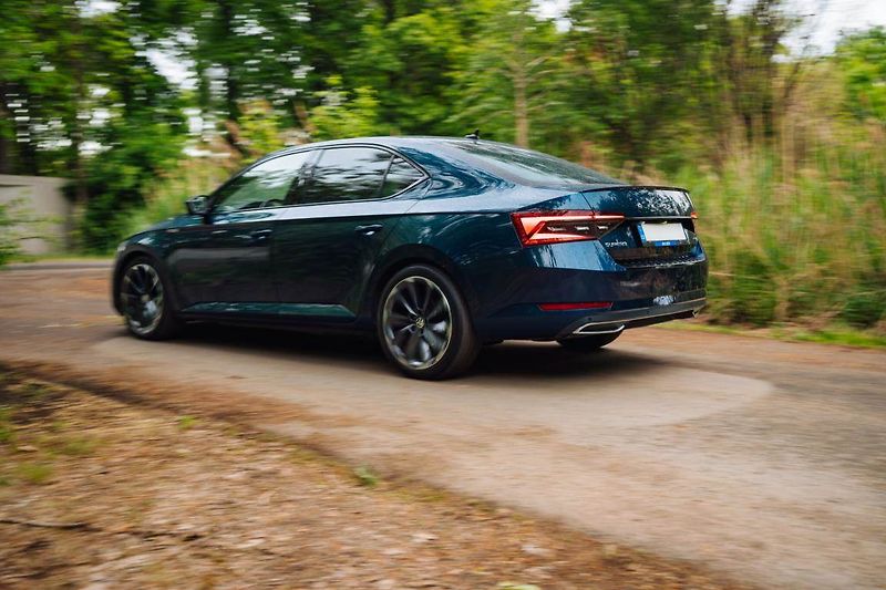 Škoda Superb (2020) iV 1.4 TSI PHEV, ČR, AUTOMAT - fotka 32 z 32