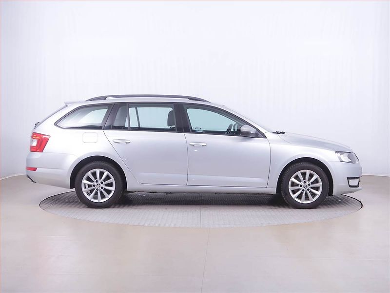 Škoda Octavia (2015) Ambition 2.0 TDI, 4X4 - fotka 6 z 14