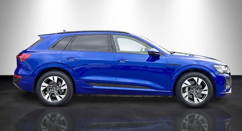 Audi Q8 e-tron 55 Q S-Line 360k Pano Tažné - fotka 4 z 26