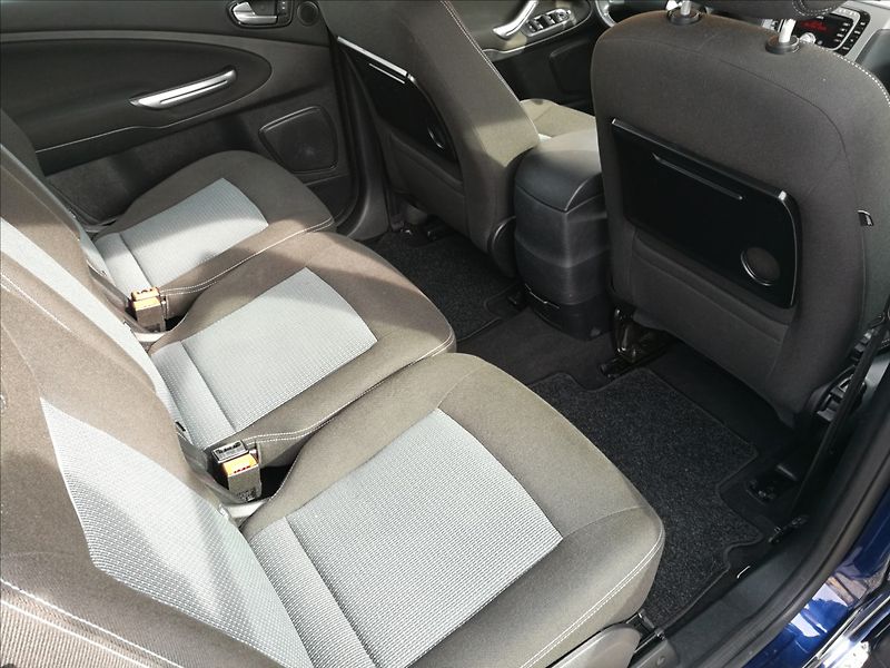 Ford Galaxy 2,0 TDCi 1.majitel - fotka 12 z 19
