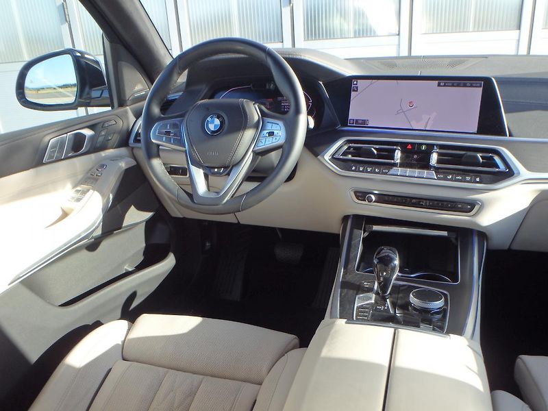 BMW X7 (2022) 4.0 d, INDIVIDUAL - fotka 21 z 26