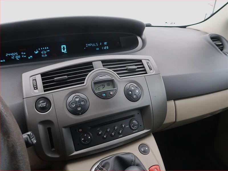 Renault Scénic (2006) 1.5 dCi, po STK, Tažné, Klima - fotka 12 z 19