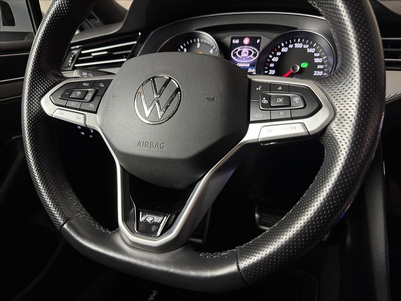 Volkswagen Passat 2,0 TDi  DSG R-Line LED Assist - fotka 41 z 44