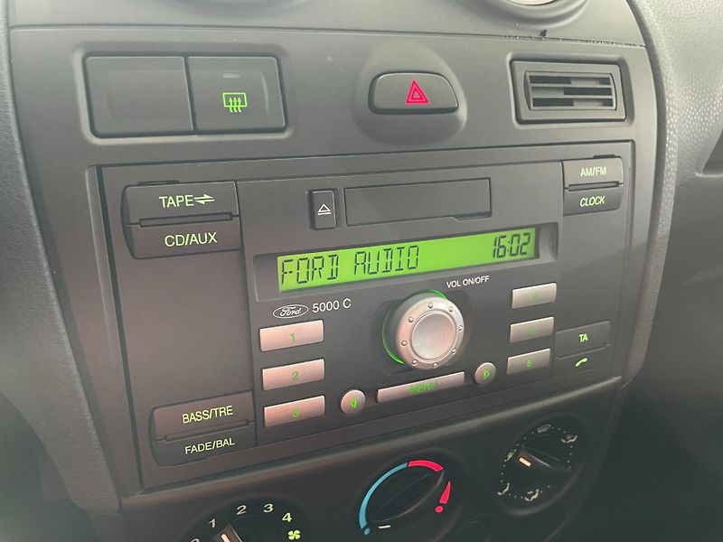 Ford Fiesta (2006) Trend 1.3 Duratec 44kW - fotka 14 z 22
