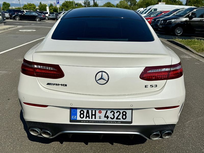 Mercedes-Benz Třídy E (2020) 53 AMG 4MATIC+ kupé - fotka 8 z 58