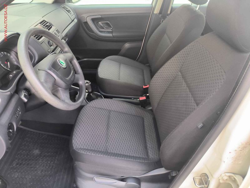 Škoda Fabia (2011) 1.6 TDI, ČR, Klima - fotka 9 z 15