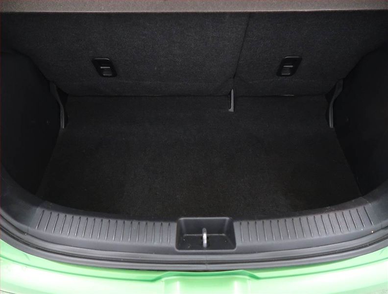 Mazda 2 (2008) 1.3 i, Klima, zamluveno - fotka 12 z 13