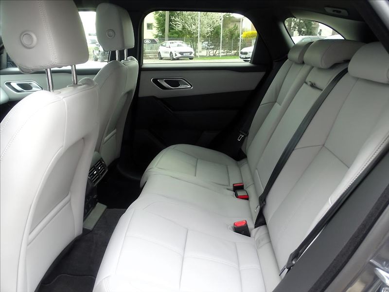 Land Rover Range Rover Velar 3,0 D300 DYNAMIC SE AWD - fotka 24 z 30