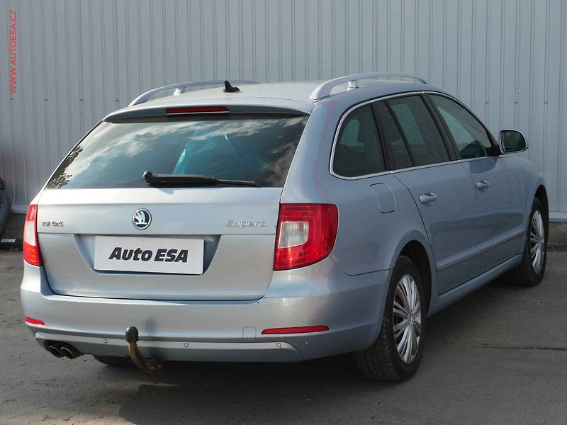 Škoda Superb (2012) 2.0TDi 4x4, Elegance, DSG - fotka 4 z 28