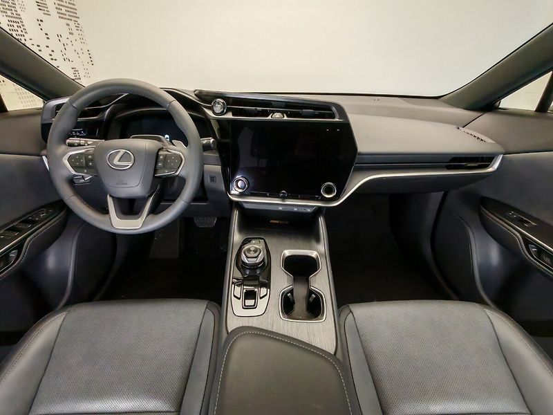 Lexus RZ 450e 450e Executive 4x4 - fotka 14 z 40