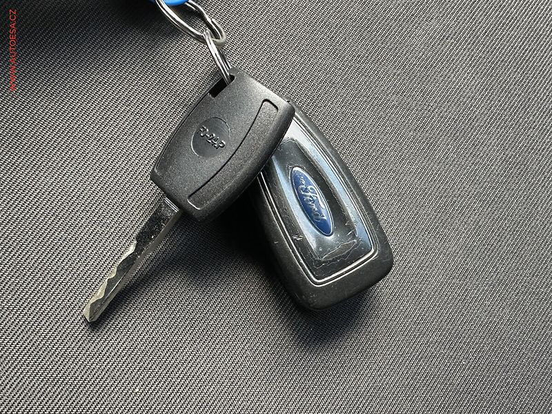 Ford Focus (2014) 1.6 TDCi, AC, výhřev sed - fotka 18 z 18