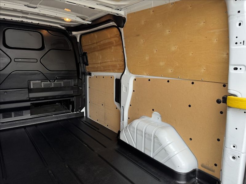 Ford Transit Custom 2,0 TDCi L1H1 DPH 1.maj ČR - fotka 21 z 50