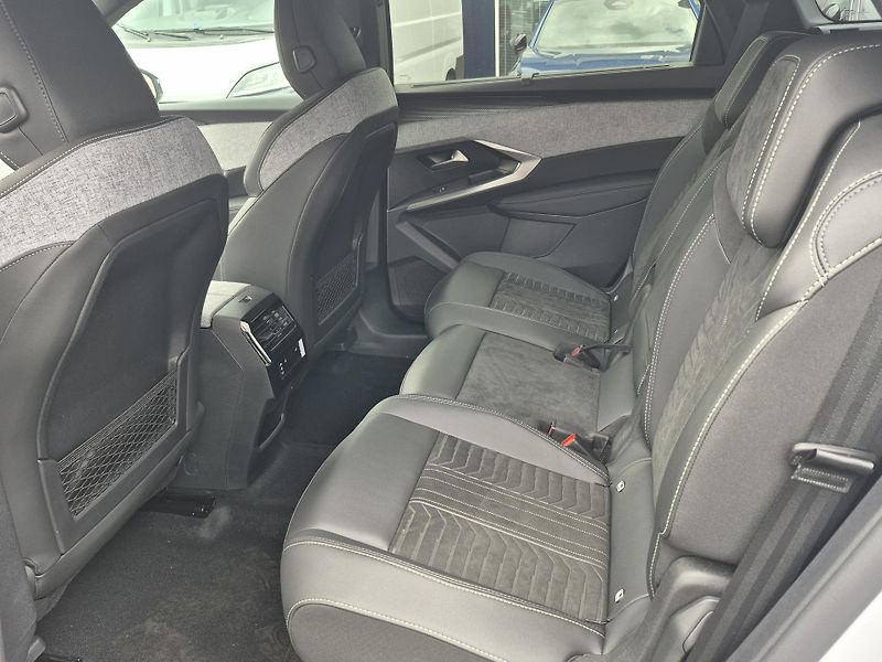 Peugeot 5008 (2025) GT Hybrid 136 e-DCS6  - fotka 8 z 23