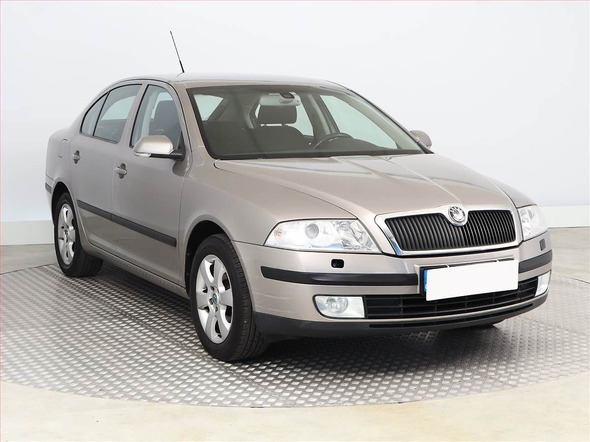 Škoda Octavia Elegance 1.6, Xenony, Tempomat