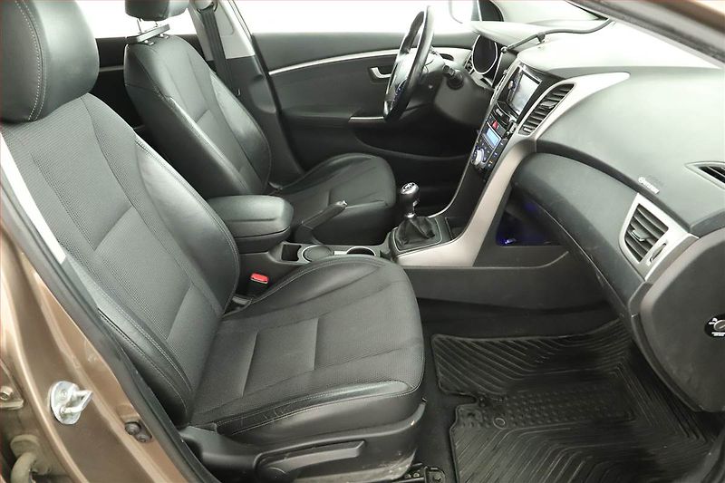Hyundai i30 (2014) 1.6 CRDi, Navi, Tempomat - fotka 7 z 14