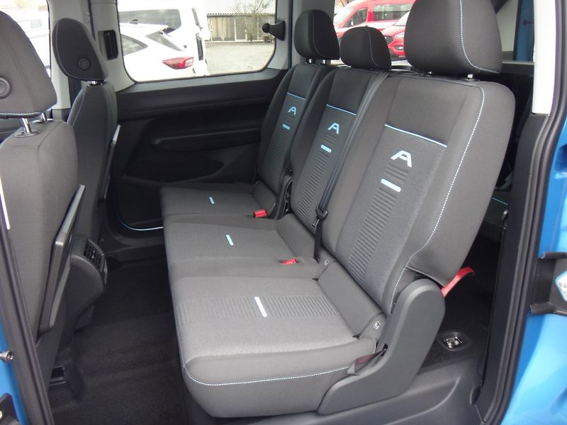 Ford Tourneo Connect (2026) Active 2.0EcoBlue 90kW/122k_AW - fotka 14 z 23