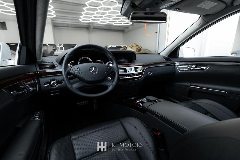 Mercedes-Benz Třídy S (2013) AMG S 63 5.5 V8 Biturbo - fotka 20 z 56