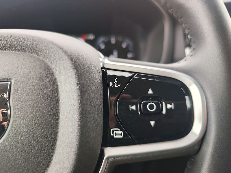 Volvo V60 B4 2.0/145kW Inscription AT - fotka 29 z 37