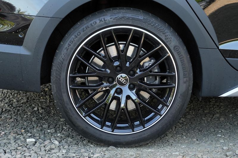 Audi A4 Allroad 50 TDI,Webasto, HUD, Kůže, B&O - fotka 11 z 46