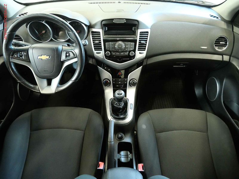 Chevrolet Cruze (2012) 1.6i, 1.maj,ČR, AC, STK7/28 - fotka 8 z 17
