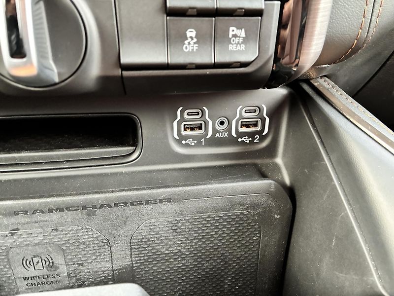 Dodge RAM 1500 LONGHORN 5.7 V8 HEMI eTORQUE  - fotka 23 z 53