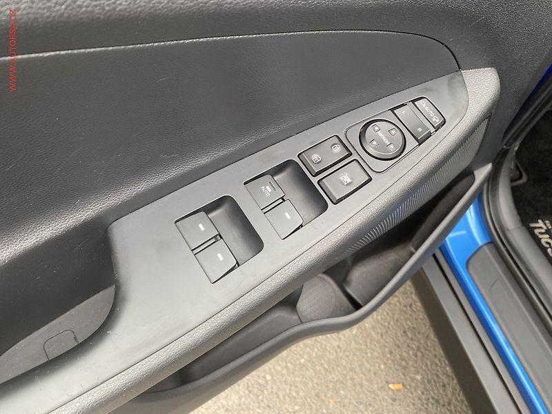 Hyundai Tucson (2016) 1.7 CRDi 2WD, ČR, Trikolor - fotka 12 z 16
