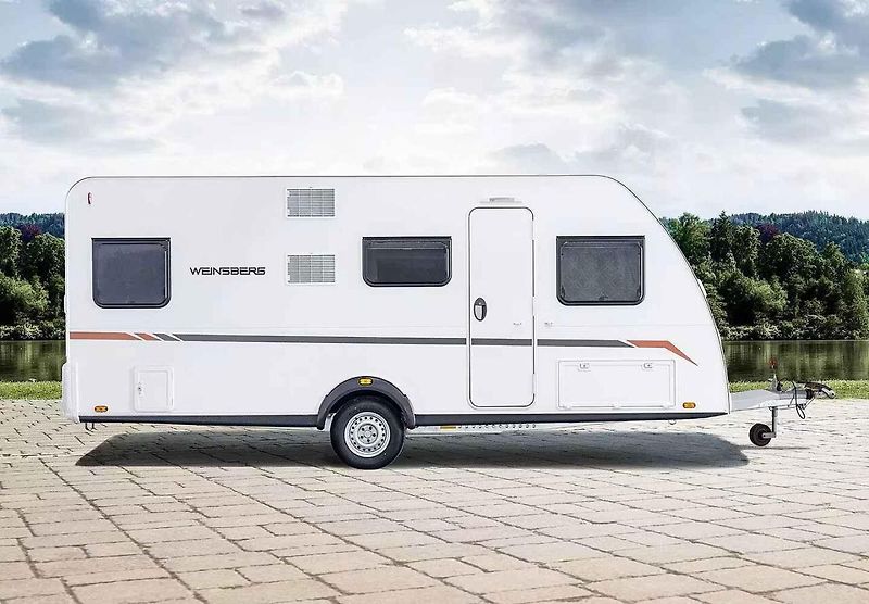 Karavan Weinsberg CaraCito 500 QDK je přizpůsobený až pro sedm lidí.
