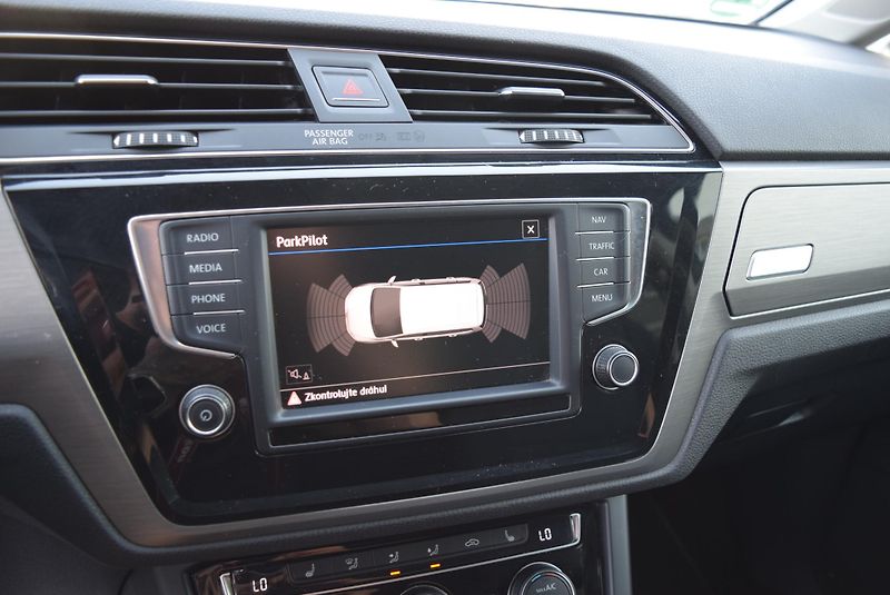 Volkswagen Touran (2017) 1.4TSI 110kw CLBMT NAVI TAŽNÉ - fotka 23 z 48
