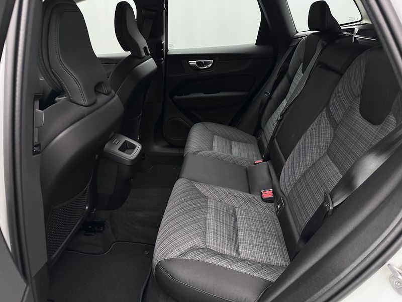 Volvo XC60 (2026)  B5 AWD AUT ESSENTIAL - fotka 6 z 20